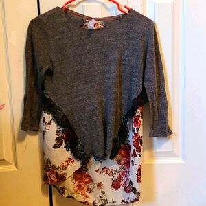 B19: xhiliration women s/p Gray flowered top